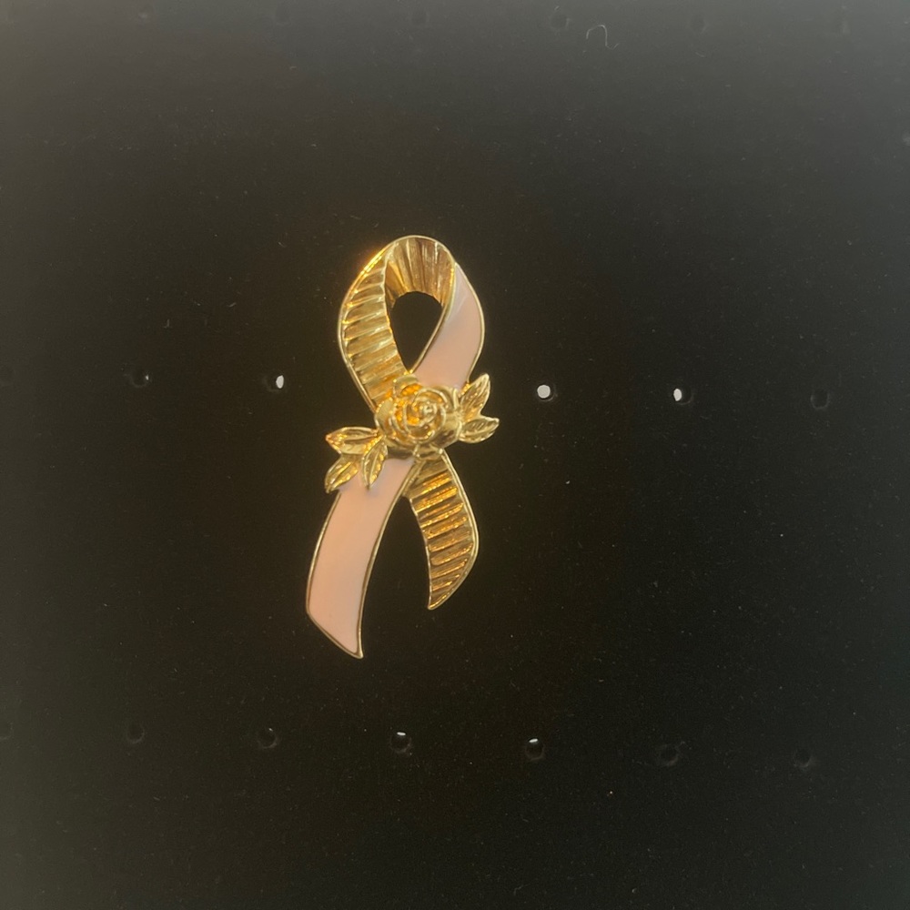 Signed Avon Ribbon Pin - Picture 2 of 4